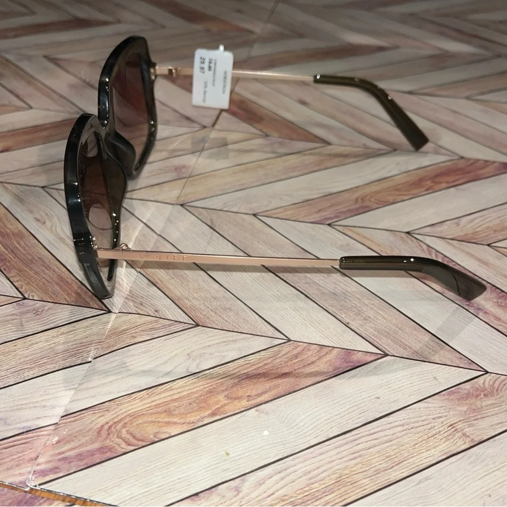 Diff Eyewear Sandy Olive Green Mirrored Gradient Lens Oversized Sunglasses